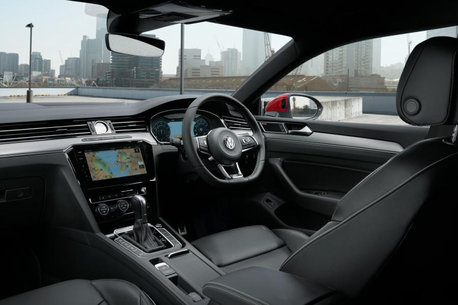 Интерьер Volkswagen Arteon 4Motion R-Line 2017 года  (AU) (фото 16 из 40)